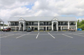  Travelodge by Wyndham Calhoun South I-75  Калхун